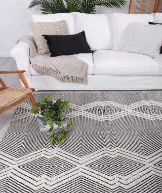 Oakwood Textured Diamond Tribal Ivory Wool Rug